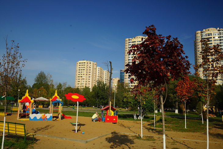 Центральный парк реутов. Парк в городе Реутов. Реутовский Центральный парк. Центральный городской парк Реутов. Реутов сквер.