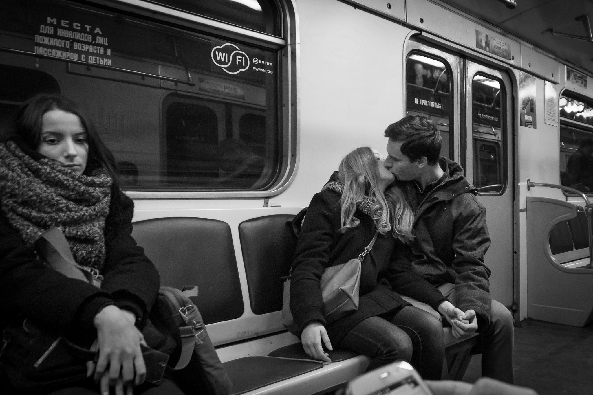 Поцелуй в метро