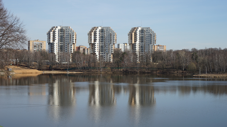 Г москва левобережное. Новостройки канал имени Москвы. Левобережный канал. Пейзажи Левобережного района в Москве. Левобережная 10 пляж зимой.